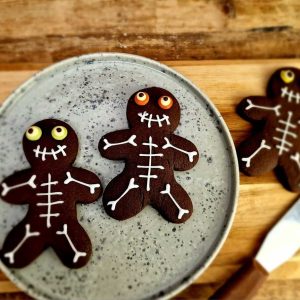 Vegan Halloween Gingerbread Skeletons